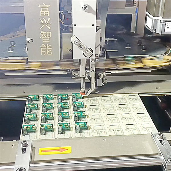 利用自動插件機(jī)提升SMT生產(chǎn)線效率(圖1)