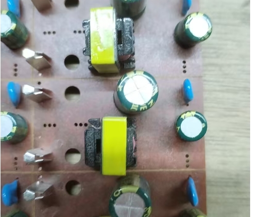 彈片插件機的出現解決了彈片插裝難題(圖1)