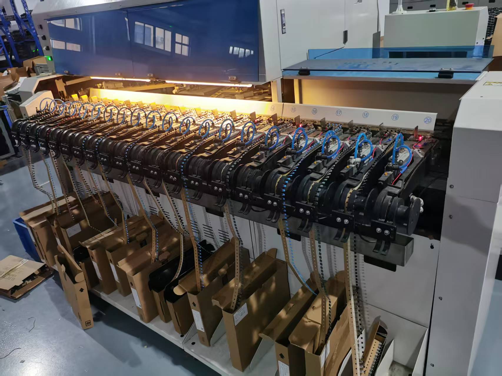 立式插件機供料器和臥式插件機供料器的區(qū)別